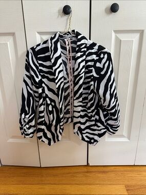 Charlotte Russe Black & White Zebra Print Blazer